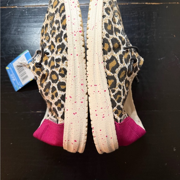 Hey Dude Girl's Wendy Youth Cheetah Hot Pink 130129758 Size Y2 /L3 Slip On Shoes - Picture 8 of 10